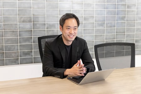 「NISAはできるだけ一度買ったものを売らずに、含み益を増やしていくことが大切」と語る岡野氏。