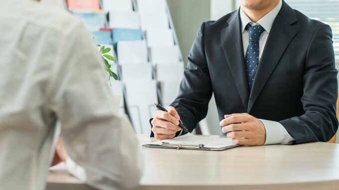 「完全にカモにされていた…」世帯年収660万円・地方在住40代夫婦が後悔。〈16年間でムダ金340万円〉を招いた身近な保険ショップ