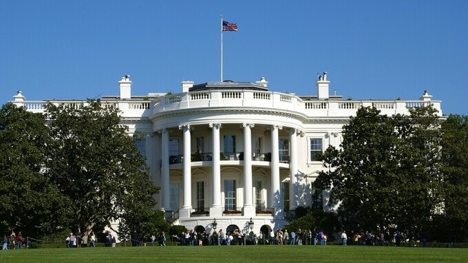 バイデン政権1年の評価…追加経済対策やインフラ投資で成果も党内対立などから支持率は低迷、中間選挙に向け問われる真価