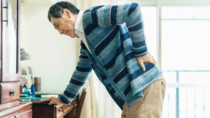 「なぜか腰が痛い」と思ったら…医療機関を受診すべき「痛み方」と“3つの対策法”