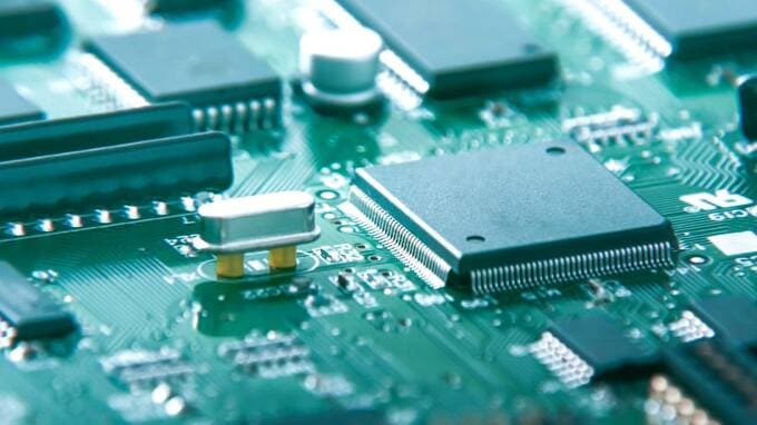 主力の半導体株は「高すぎて買えない」から？…市場では「小型」「出遅れ」「AI・半導体」銘柄に買い殺到【昨日動いた個別株】