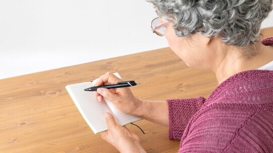 なぜメモすることは認知症予防に役立つのか…メモの驚きの効用