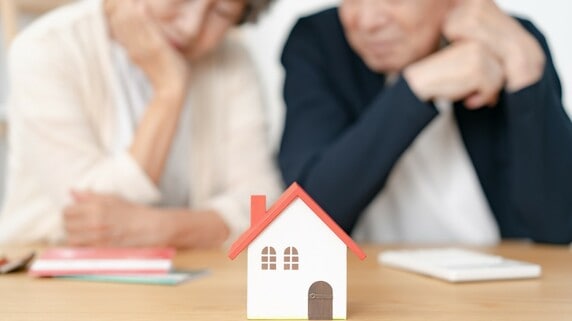 「帰っておいで」と言ったのは私たちなのに…〈年金月25万円・67歳夫婦〉娘との再同居に戸惑い始めた理由