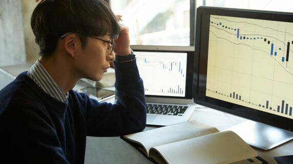  「で、あなたにはどんなメリットが？」バフェットが投資顧問・株の専門家に質問すると…お金のプロが絶対に教えない〈投資先〉