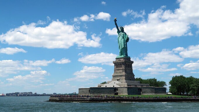 NY株はマチマチ ナスダックス指数の上昇から 今朝の東京株式市場は小高く始まる