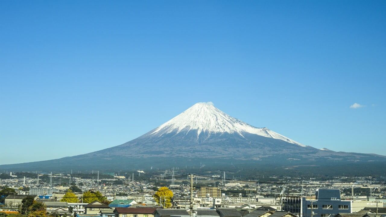 本州瓦斯の社員・涼太、美奈子社長の随行として出張に行く
