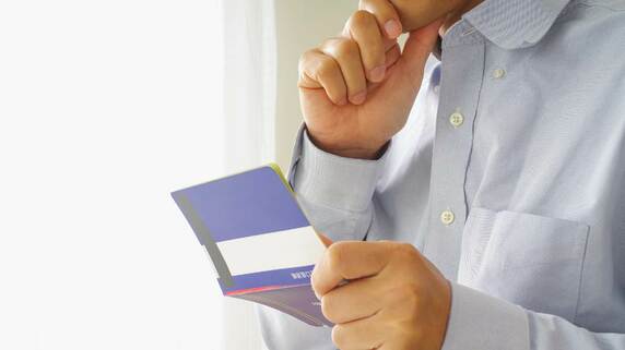 「親に言われるままサインしました」奨学金の契約から10年…28歳男性がようやく理解した“固定金利”の意味