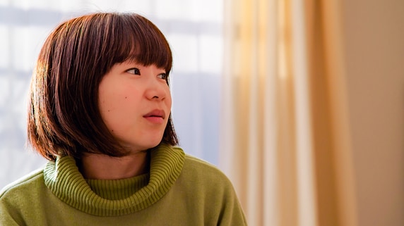 クリスマスがくるのが怖いんです…〈光熱費〉〈物価高〉が直撃する「手取り22万円」38歳シングルマザー。さらに10歳娘のひと言に胸が締め付けられるワケ