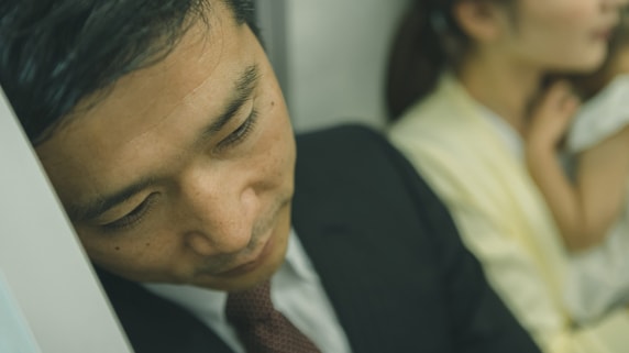 どんなに懸命に働いても働いても「お金持ち」になれない理由…サラリーマンの給与とは「明日も会社に来させるための最低生活費」という資本主義の残酷なルール