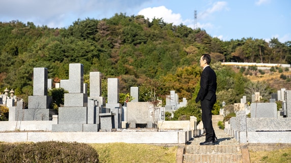 まるで、キツネにつままれたようだ…汗だくで歩けども、たどりつけない父母の墓。45歳独身サラリーマン、数年ぶりの墓参りの衝撃体験