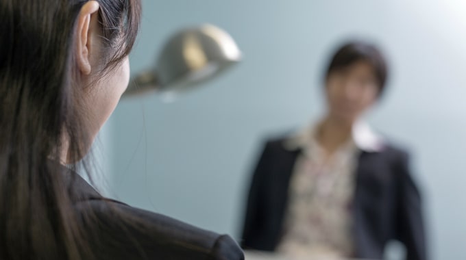 刑事たちはどのようにして「ウソを見抜くスキル」を学ぶのか？