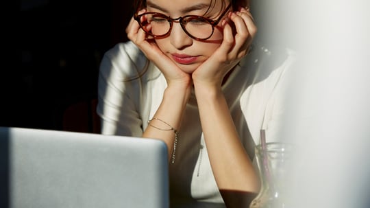 国内資産と海外資産、どちらを持つべきか…