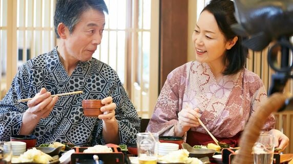 「老後は妻と温泉巡り、ささやかな夢でしたが…」〈年収450万円〉手弁当で倹約を貫いた64歳会社員の落胆。すべてを覆した「絶望の告白」