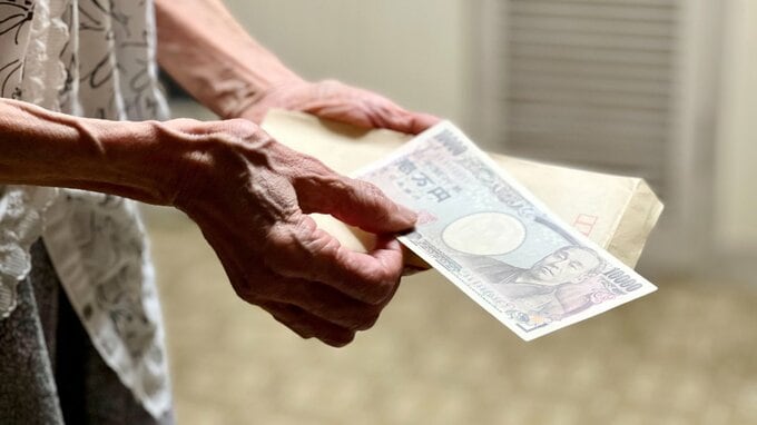 「あんたに迷惑かけたくないの…」〈年金月6万円〉田舎で独り暮らす85歳女性、“仕送り封筒”を前に語った〈最後の覚悟〉