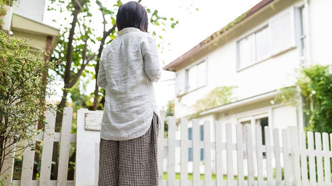 不仲なお隣さんから届いた「封書のお願い」…無下に断ると、将来我が家が「買い叩かれる」かもしれない理由【土地家屋調査士が解説】