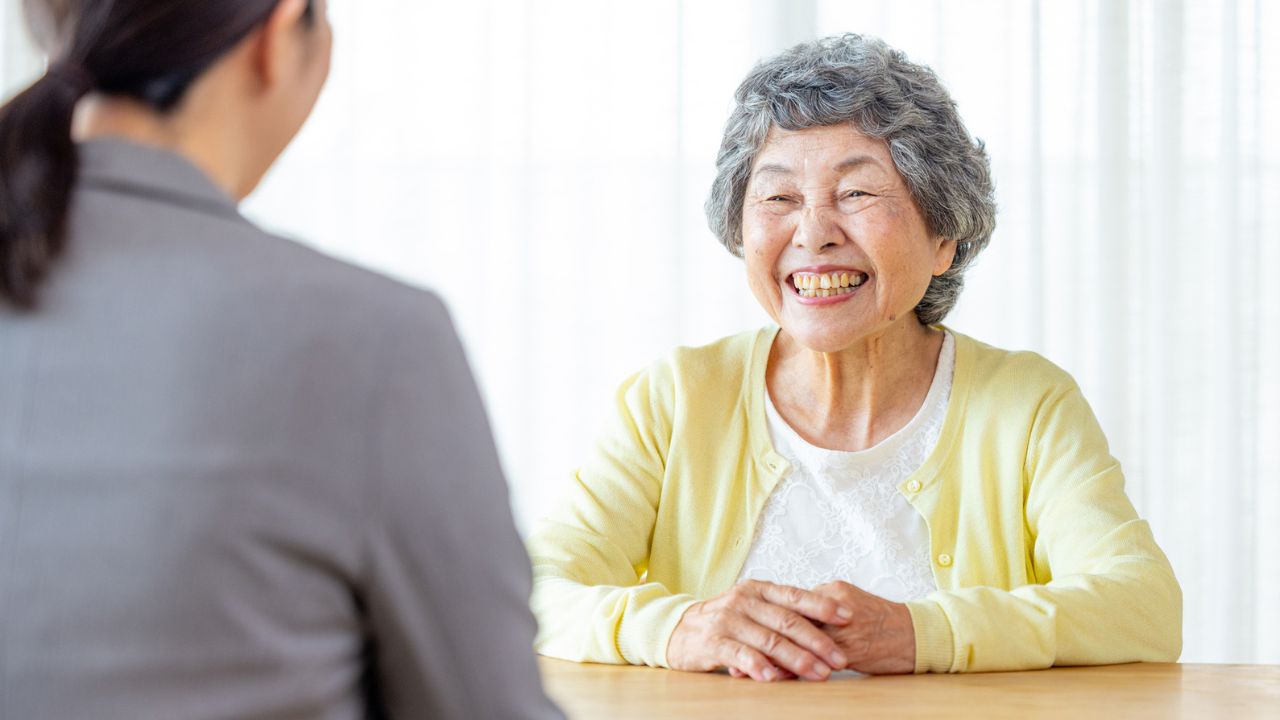 「仕送りは大丈夫よ」…42歳娘の提案を笑顔で却下。〈貯金800万円・年金月8万円〉71歳母の“年金より多い”収入源