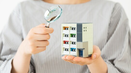 現物不動産投資と不動産クラウドファンディングの違いを徹底比較