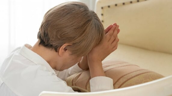 「電話くらいくれると思っていました」〈年金月14万円〉69歳母、孫の学費100万円を援助した後に“胸をえぐられた一言”