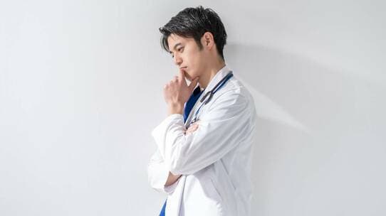東大病院・勤務医から地方・開業医へ。行列のできる眼科医が語る、現状に固執しない柔軟なキャリア形成のポイント