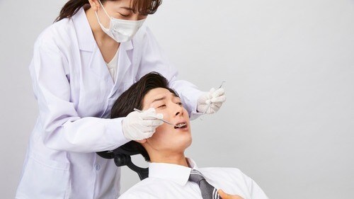 「歯周病」から糖尿病、動脈硬化に…。“平均年齢48歳”の従業員たちに「口腔保健指導」を受けさせたら