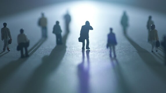 株暴落の噂で急ぎ売却、不況下で節約生活…合理的な行動のはずが、皆がやりはじめると全員不幸になる「合成の誤謬」ってなんだ？【経済評論家が解説】