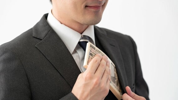 税務調査官「支払いの実態が確認できません」52歳ベテラン経理の〈横領3,000万円〉が発覚…「即日クビ」を命じた社長に迫る“まさかの危機”【社労士が解説】