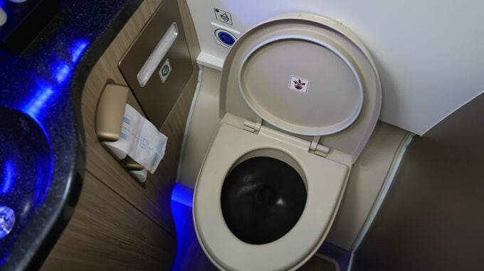 飛行機のトイレ、世界シェア50%…ANA・JALも出資した〈ジャムコ〉が、突如「上場廃止」した理由