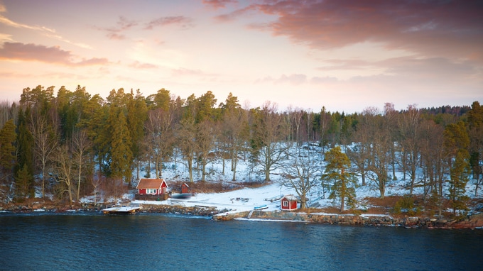 スウェーデン社会を揺るがす「移民の急増」と「財政赤字」