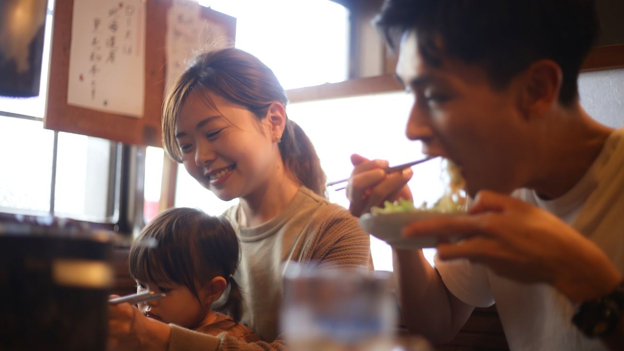 「家族じゃないか」6人で会計5万円、孫との外食…義父に両手をつかまれた嫁は〈反吐が出た〉ワケ