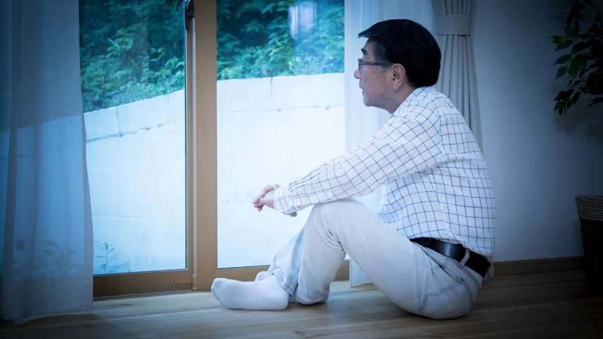 まさか、夢だと言ってくれ…「年金月18万円」75歳男性、「コツコツと貯めた2,000万円」が老後10年で底をつく大誤算。きっかけは48年間連れ添った愛妻の死