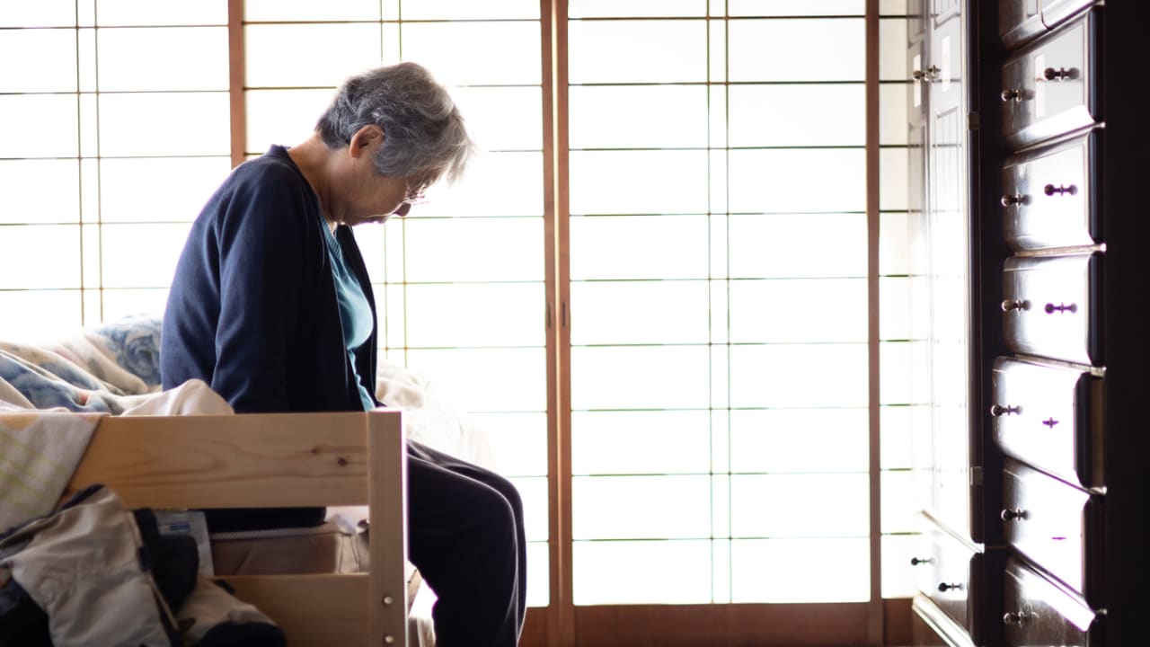福祉センターの能面担当者「生活保護の財源、知っていますか?」…〈年金7万円〉最低賃金時給1,020円の仕事を失い、駆け込んだ68歳女性「冷酷すぎるひと言」に脱力【FPの助言】