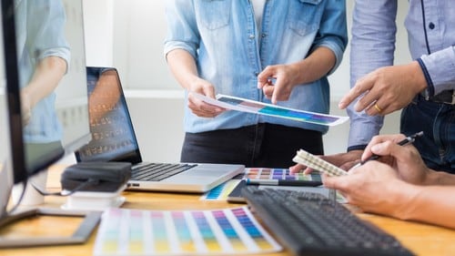 イメージ戦略なのかプロモーションなのかどっちつかずのサイトが、ウェブ上には溢れている。（※写真はイメージです／PIXTA）