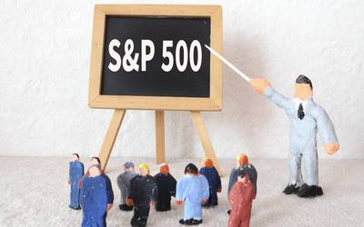 「全世界株式」か「S&P500」のインデックファンドを選ぶ
