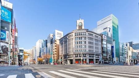 コロナ禍で銀座の人通りも少なくなった…（※写真はイメージです／PIXTA）