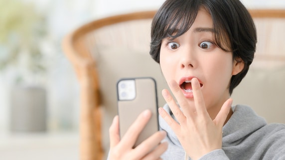 ただのガラクタかと…亡き夫の部屋から出てきたカードに〈200万円〉の入札。税務署が嗅ぎつけた、資産価値のある「コレクション」【追徴課税のリスクをプロが解説】