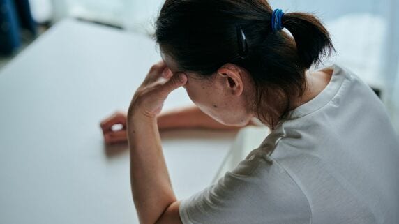 私、知っていたんです。それなのに…30年以上働いて地道に貯めたお金が消失。資産1,800万円・年収340万円・58歳会社員女性が落涙