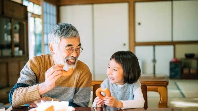 「財産は孫にあげたい。通帳に入れておこう」→税務署「相続税逃れじゃ？」…さらに“贈与税”がかかるリスクも！【未成年への贈与を徹底解説】