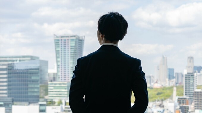 働く場所も時間も拘束しない…海外で「年商1.5億円、年間36億円の広告運用」を実現した経営者の成功事例【経営コンサルタントが解説】