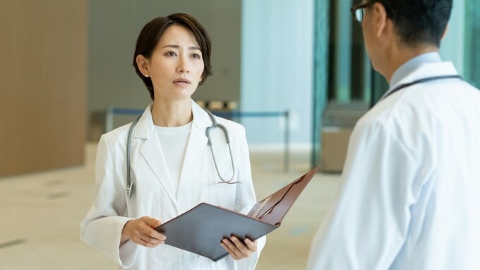 【ドロ沼離婚劇】安い慰謝料でまんまと離婚した女医の末路…止まらない恋愛依存の果てに